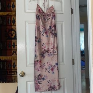 Vici AIKO PRINTED SATIN SLIP MIDI DRESS - BLUSH